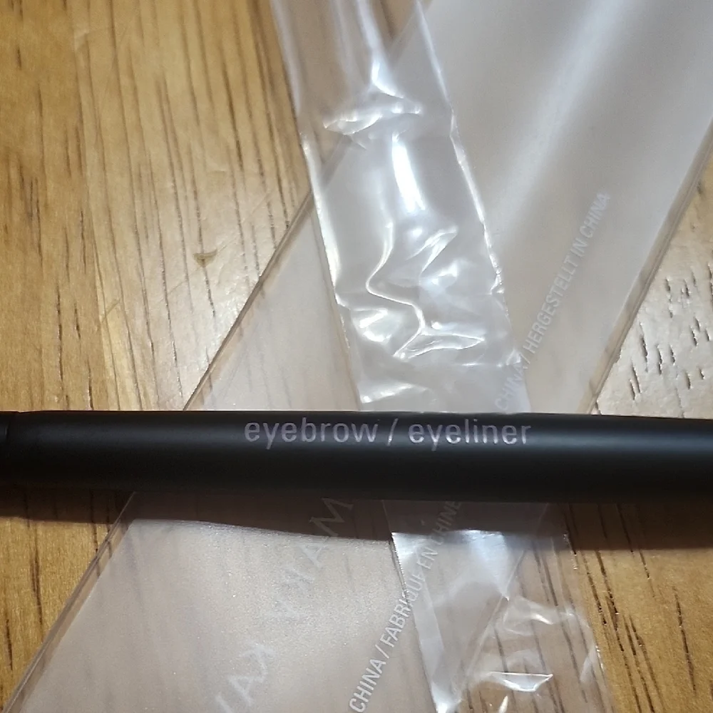 Black Dual-Ended Eyebrow Eye liner Brush, brand new in plastic case